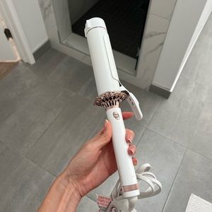 T3 SinglePass Curl 1 1/2” Curling Iron